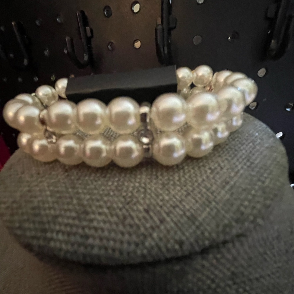 Paparazzi white pearl beaded bracelet
